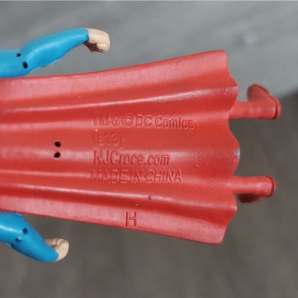 DC Comics Bendable Poseable Wonder Woman Superman Figure 3" - Picture 3 of 5